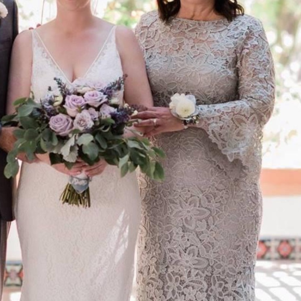 TERI JON LACE GOWN - Picture 2 of 6